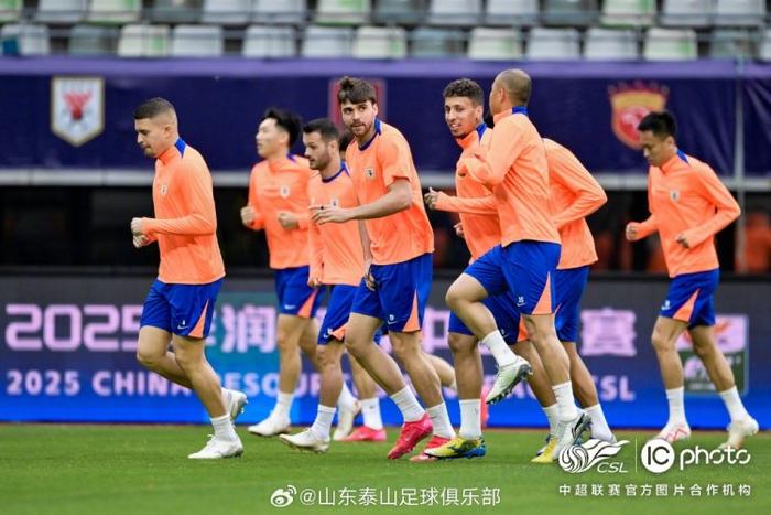 大国德比强强对抗，备战中超赛场的简单介绍
