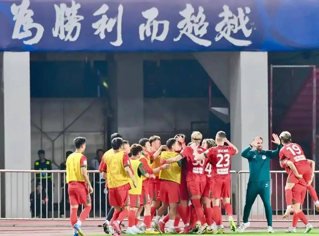 关于主教练赛前点评球员表现，调动士气鼓舞气氛的信息